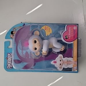 Fingerlings Baby Monkey-Sophie-White